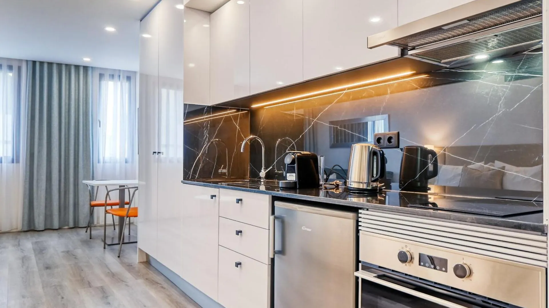 Bse15 Apartments 2E, A Home In Madeira فونشال